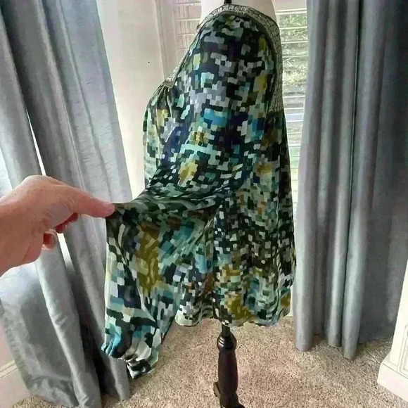 52 Women’s Blouse Medium Green, Silky Feel with Sheer Knit at front and back - Picture 7 of 9